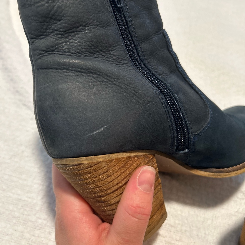 Aldo Dark Blue Leather Ankle Boots with Gold Zipper - Picture 3 of 6
